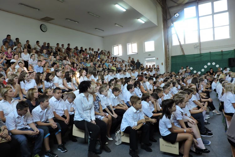 1473264211-1185-lebenyi-iskola-kezdes-6-1499860834.jpg