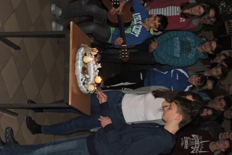 1482399083-7809-advent-iskola-unnepseg-lebeny-1jpg-1499862481.jpg