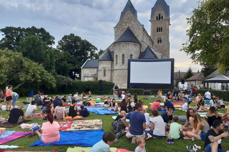 20200822-185905-1598347333